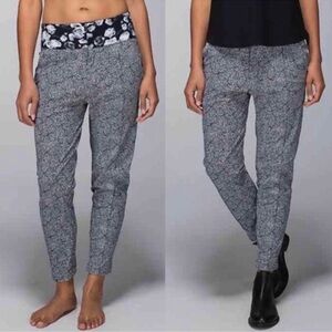 Lululemon Departure Pant In Plush Petal Floral Black/White Size 8